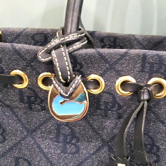 EUC DOONEY BOURKE SIGNATURE JACQUARD SATCHEL. - Picture 12 of 16